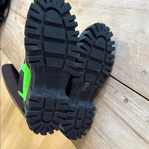 Women’s Green Chunky Chelsea Rain Boots - Picture 2 of 6